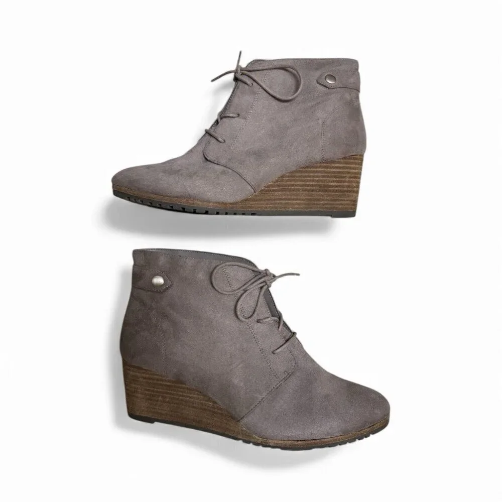 Dr. Scholl’s Suede Wedge Ankle Booties Taupe NWOB Size 9 (Fits 8.5–9)